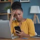 femme victime de cybercriminalité